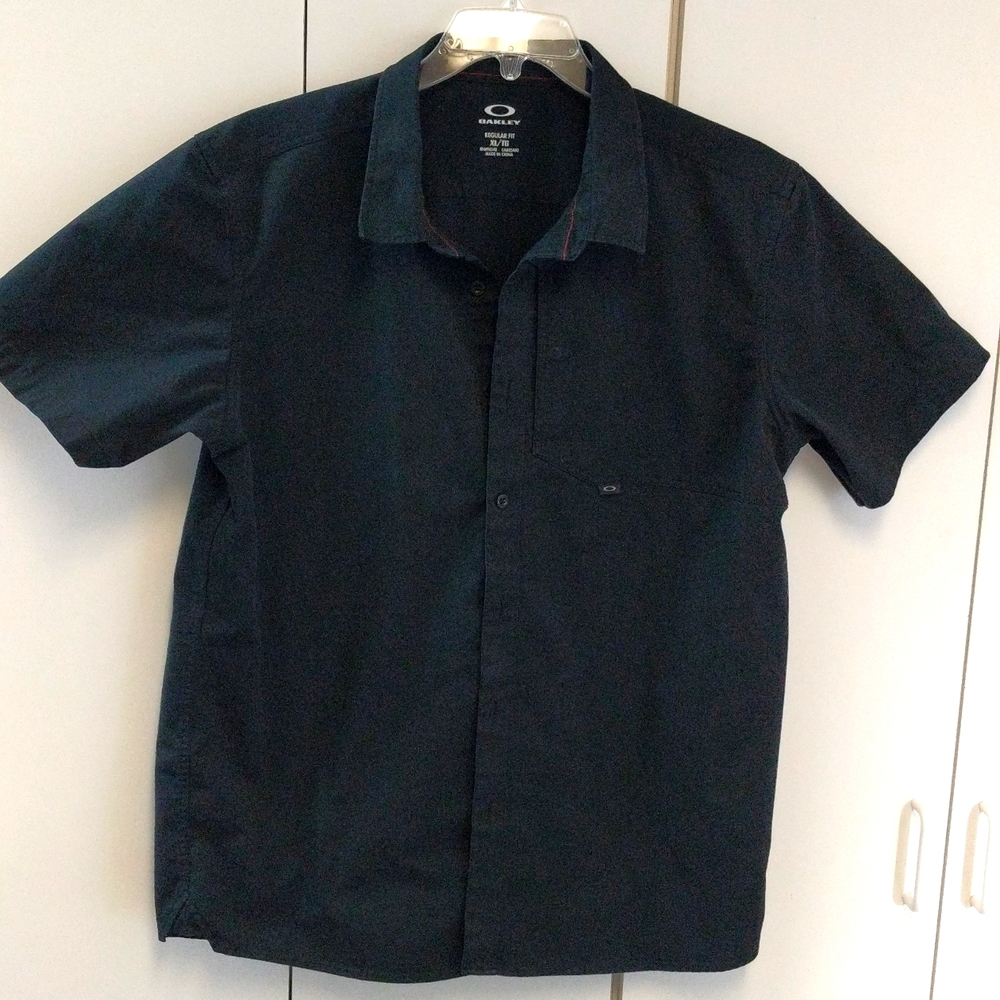 OAKLEY XL Button down
